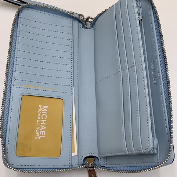 MICHAEL KORS LARGE TRAVEL CONTINENTAL WRISTLET WALLET PALE OCEAN COLOR - Picture 7 of 14